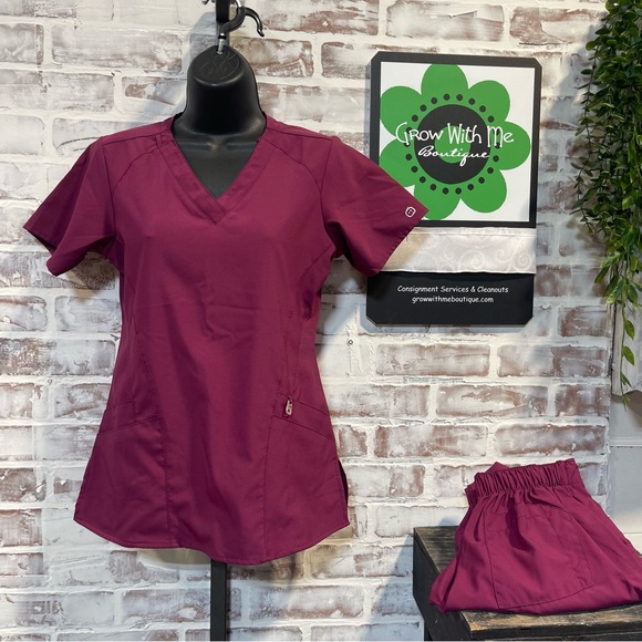 WonderWink Women's Modern Fit Scrub top and bottom - Magenta - Picture 1 of 8